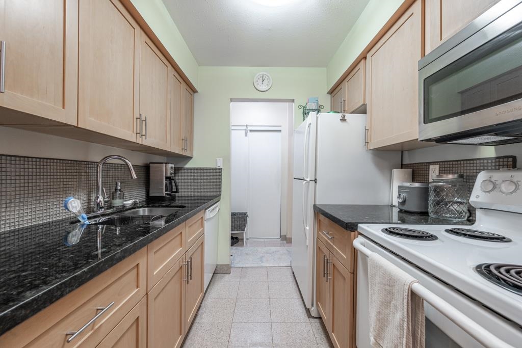 Primary Bathroom Photo of 8 45 Fourth Street, New Westminster, BC