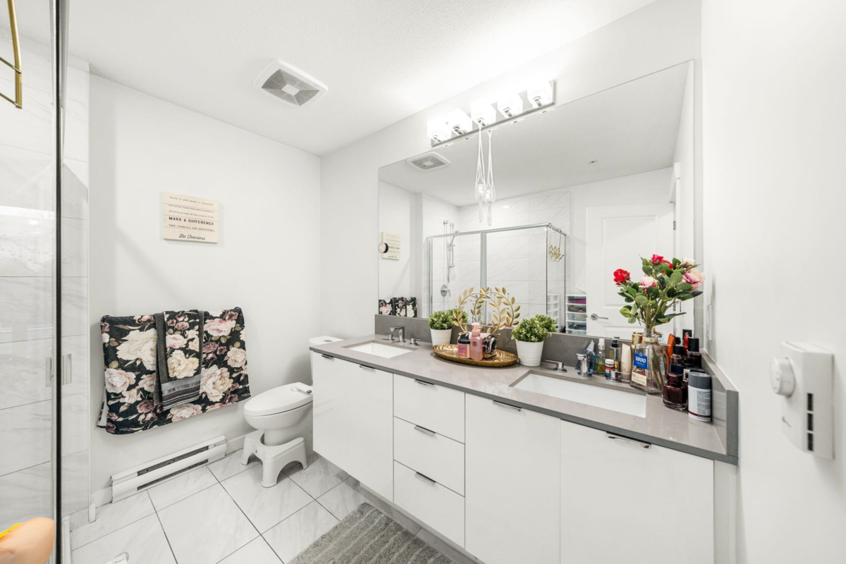 Entry Foyer Photo of 119 31158 Westridge Place, Abbotsford, BC