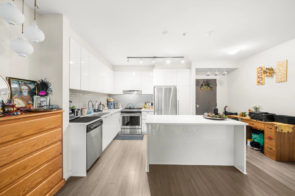 Walk-In Closet Photo of 119 31158 Westridge Place, Abbotsford, BC