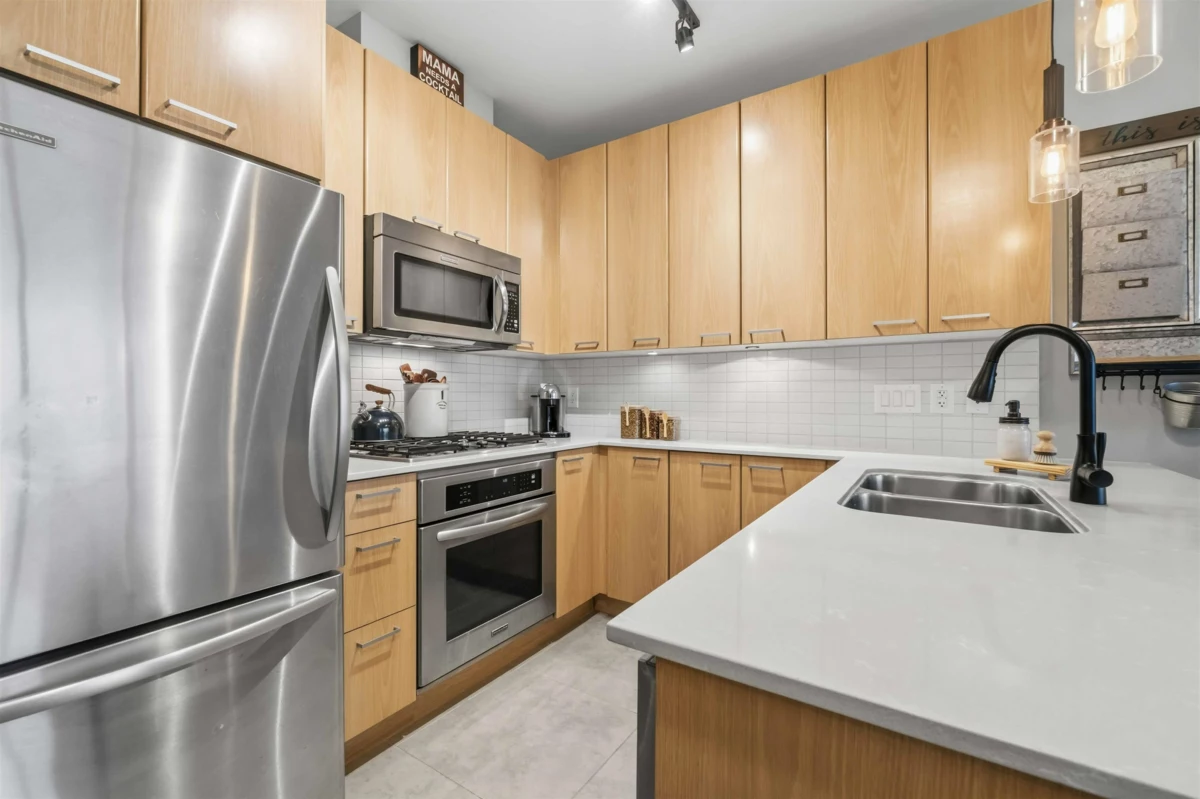 Dining Area Photo of 3901 2955 Atlantic Avenue, Coquitlam, BC