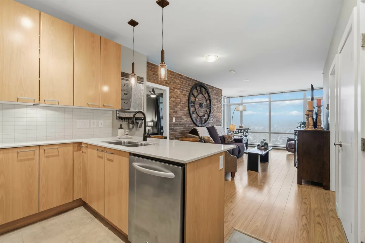Kitchen Island Photo of 3901 2955 Atlantic Avenue, Coquitlam, BC