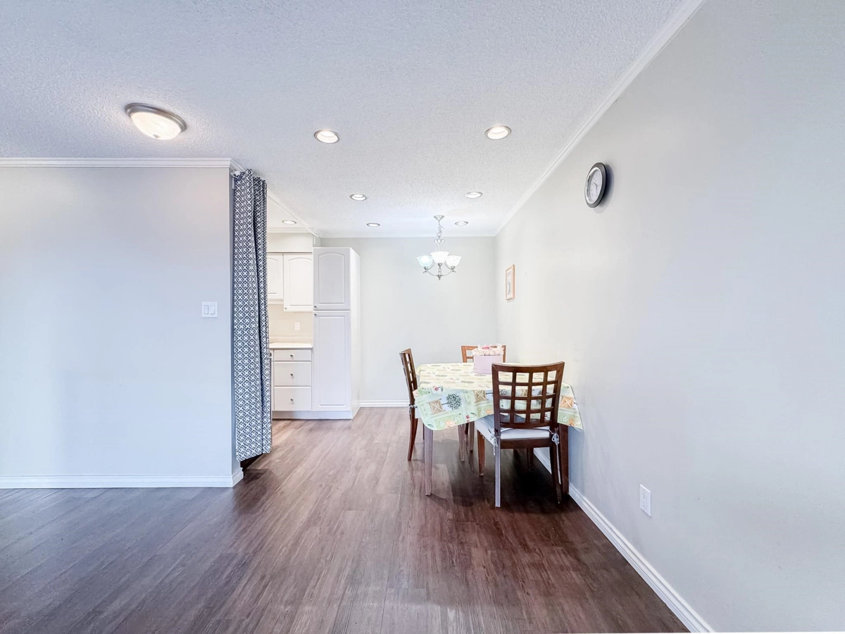 Living Room Photo of 211 910 Fifth Avenue, New Westminster, BC