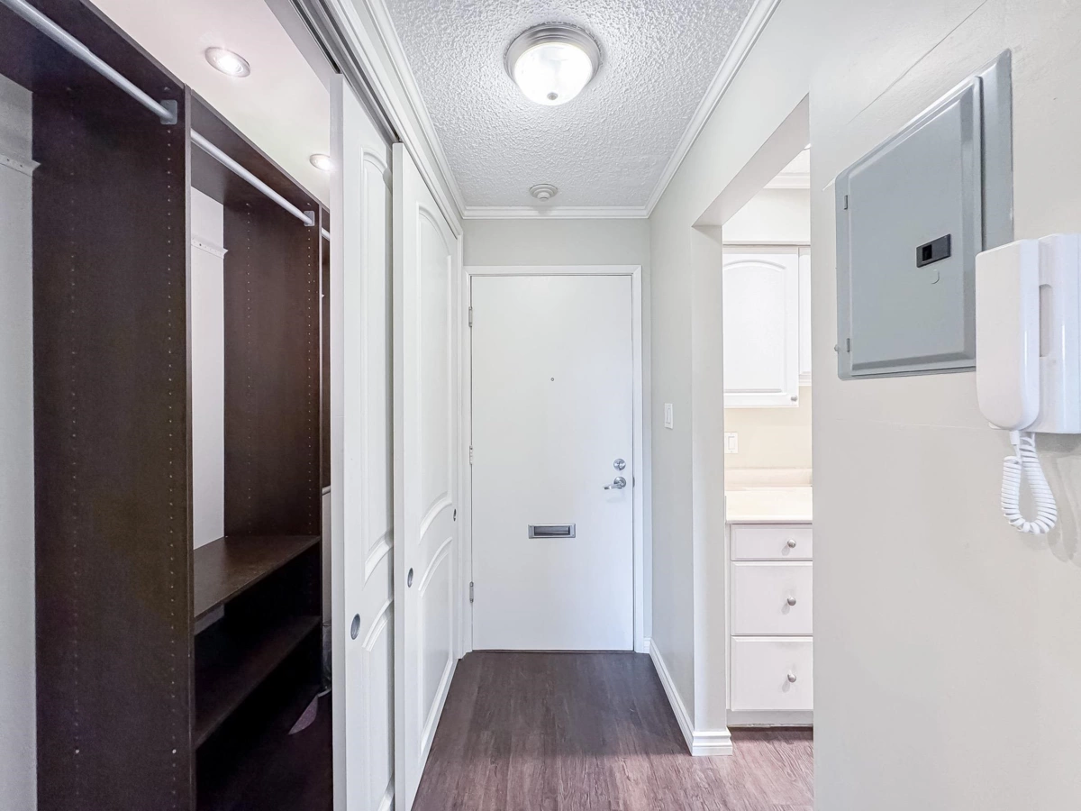 Walk-In Closet Photo of 211 910 Fifth Avenue, New Westminster, BC