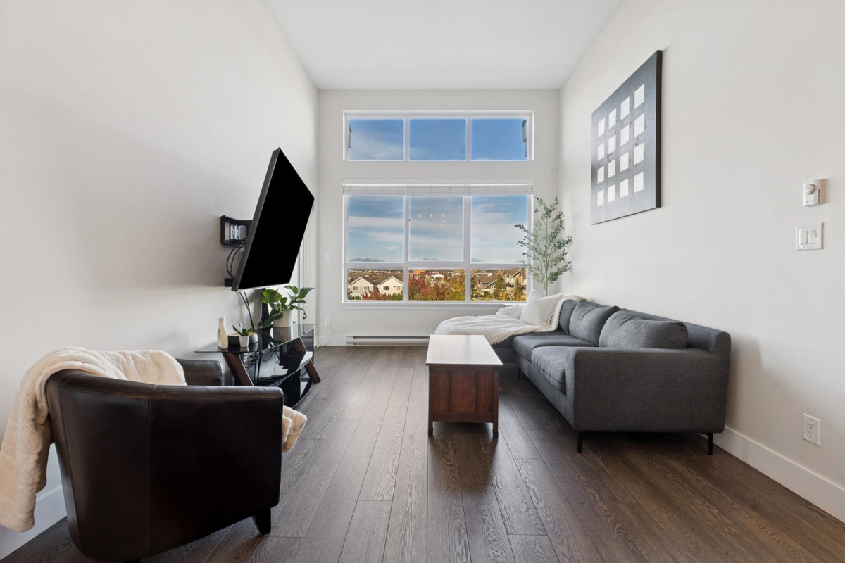 Kitchen Island Photo of 401 4690 Hawk Lane, Tsawwassen, BC