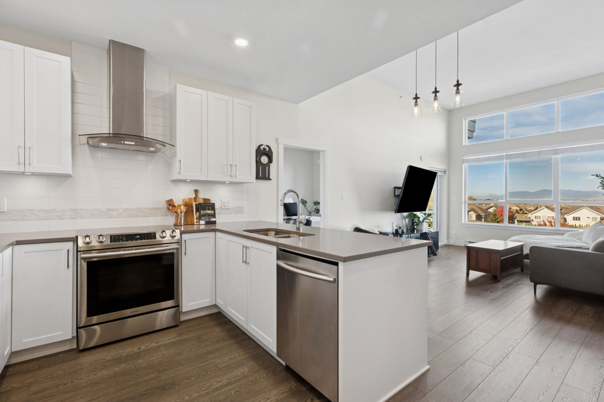 Living Room Photo of 401 4690 Hawk Lane, Tsawwassen, BC