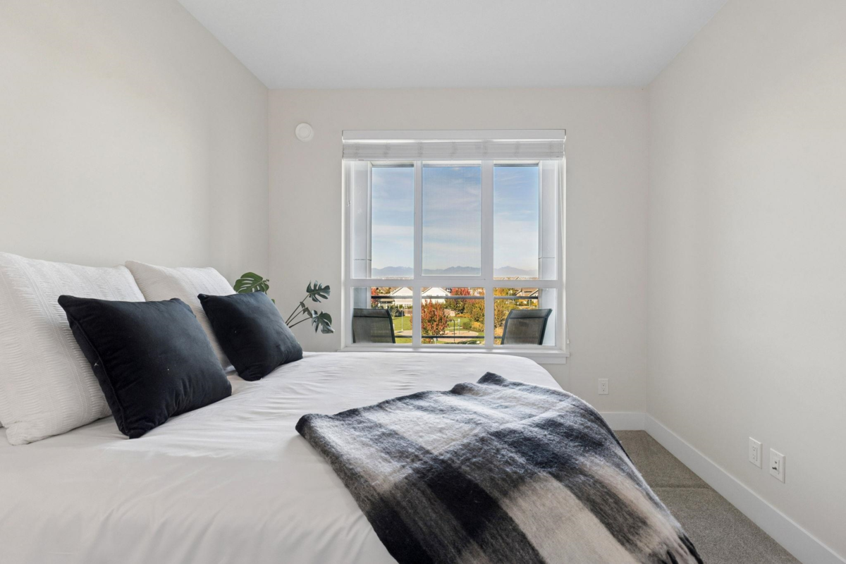 Primary Bathroom Photo of 401 4690 Hawk Lane, Tsawwassen, BC