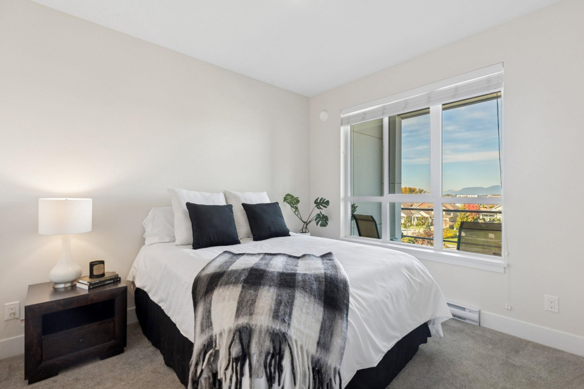 Walk-In Closet Photo of 401 4690 Hawk Lane, Tsawwassen, BC