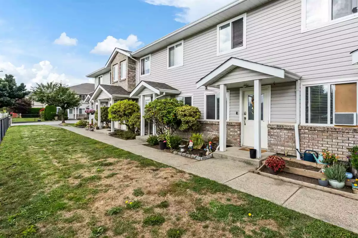 Entry Foyer Photo of 5 46735 Yale Road, Chilliwack, BC