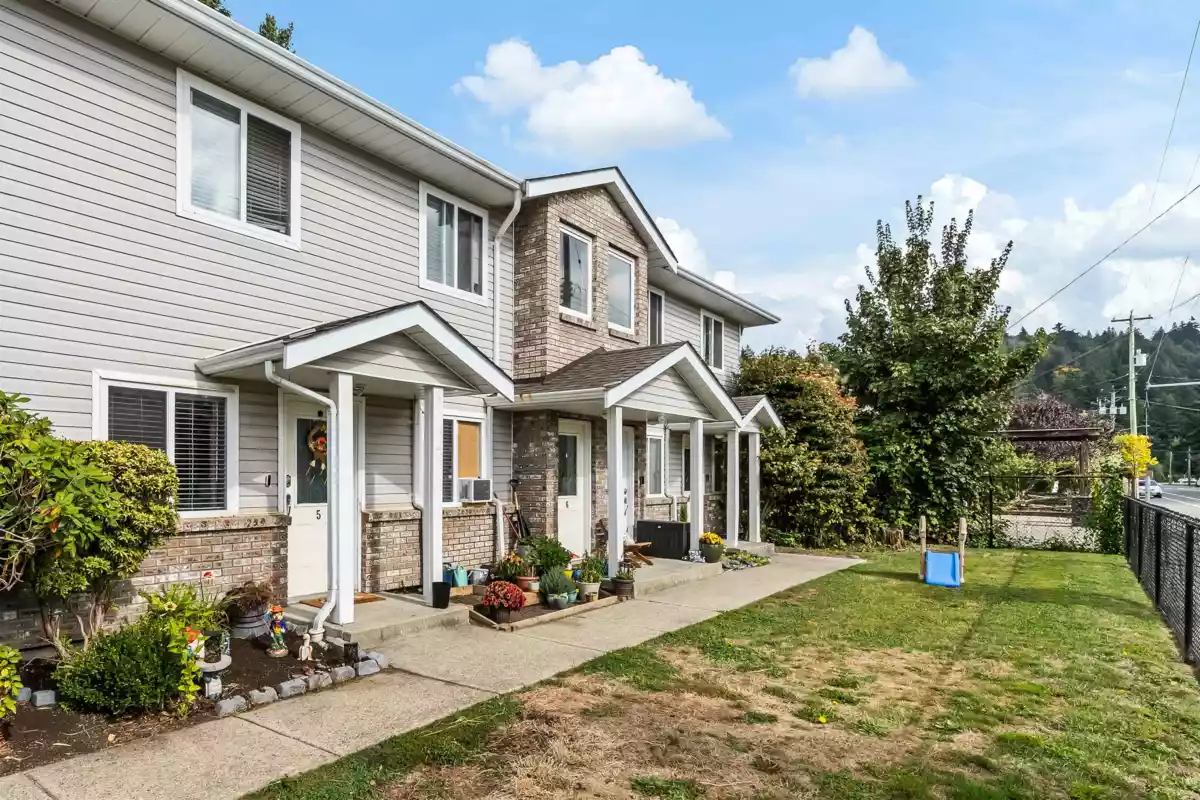 Hallway Photo of 5 46735 Yale Road, Chilliwack, BC