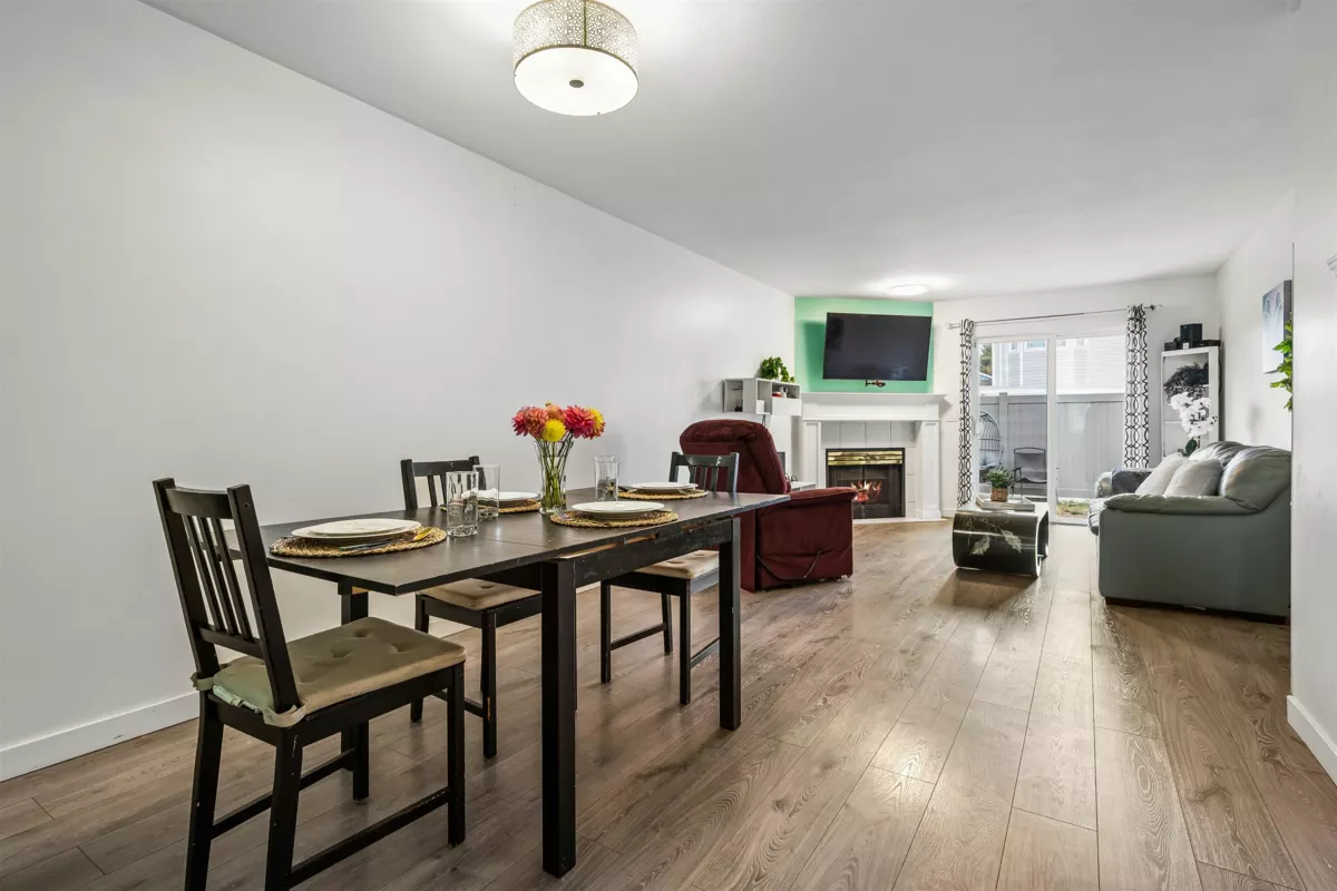 Kitchen Island Photo of 5 46735 Yale Road, Chilliwack, BC