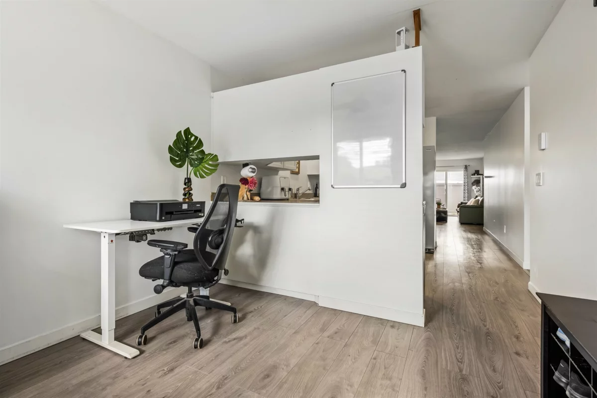 Kitchen Photo of 5 46735 Yale Road, Chilliwack, BC