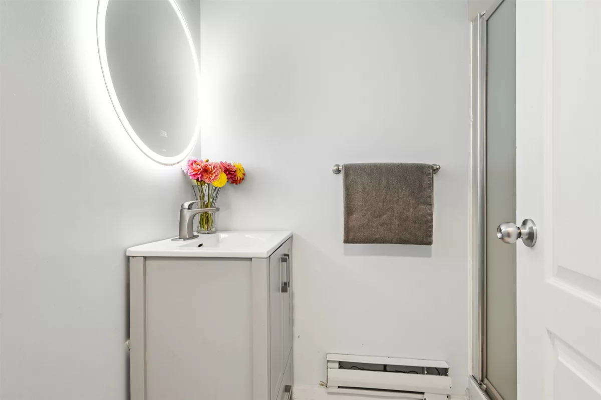 Powder Room Photo of 5 46735 Yale Road, Chilliwack, BC