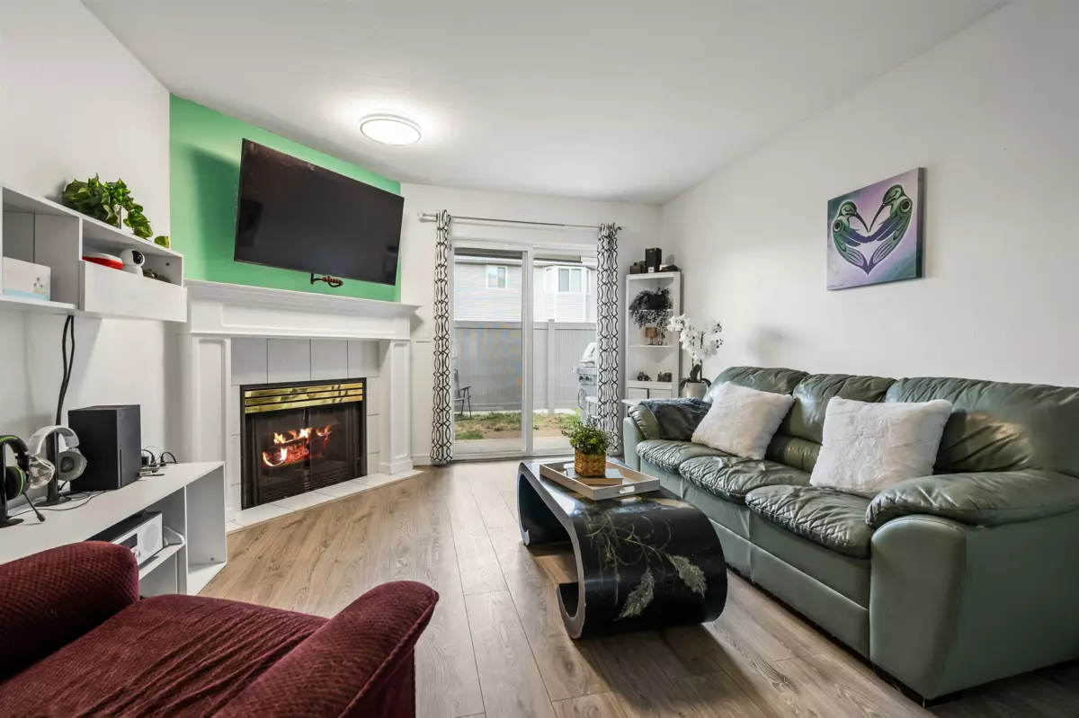 Primary Bedroom Photo of 5 46735 Yale Road, Chilliwack, BC