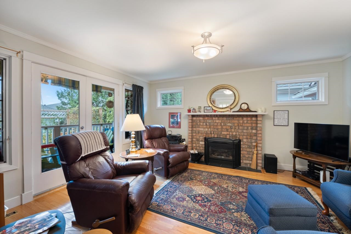 Breakfast Nook Photo of 1711 126 Street, Surrey, BC