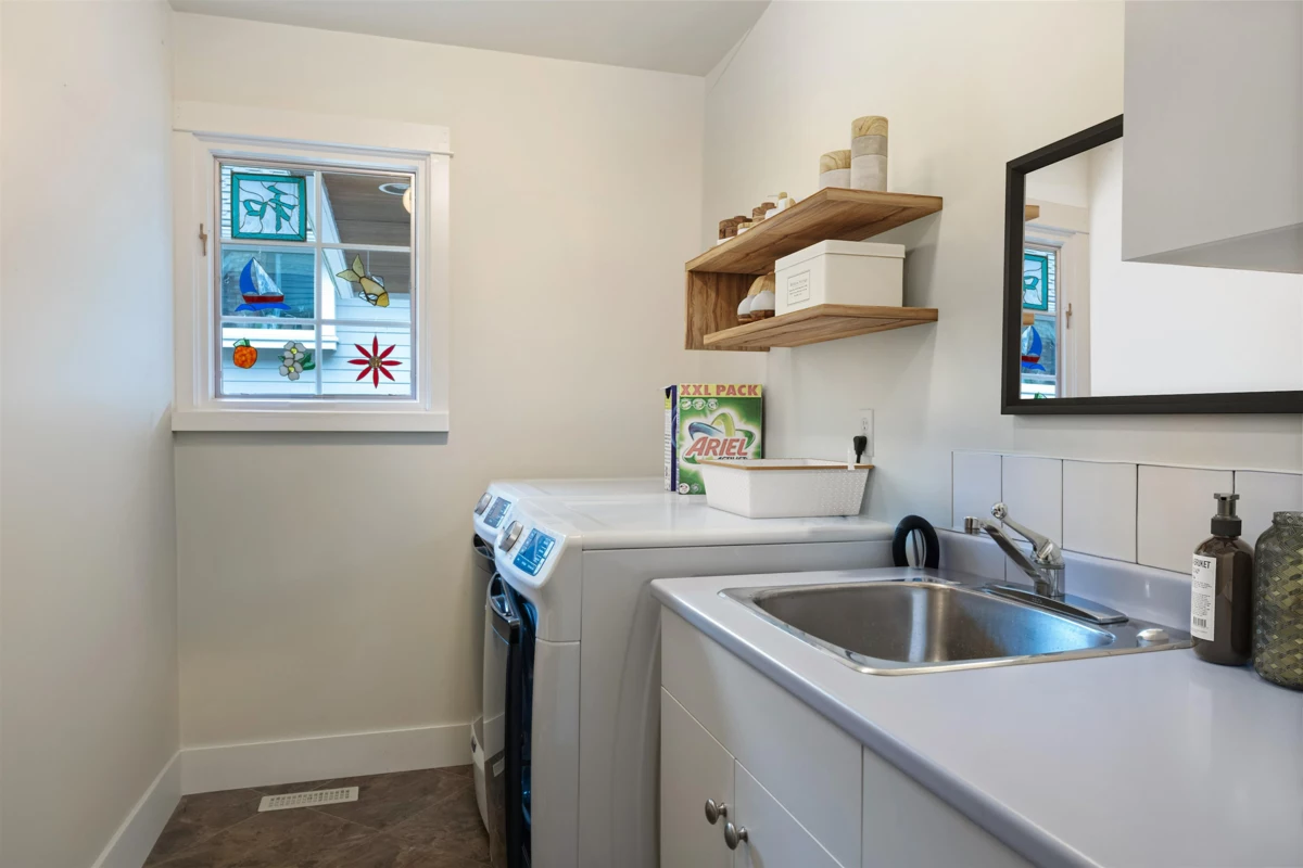 Garage Interior Photo of 1711 126 Street, Surrey, BC
