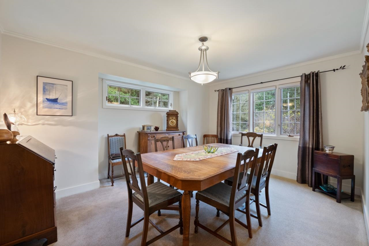 Kitchen Island Photo of 1711 126 Street, Surrey, BC