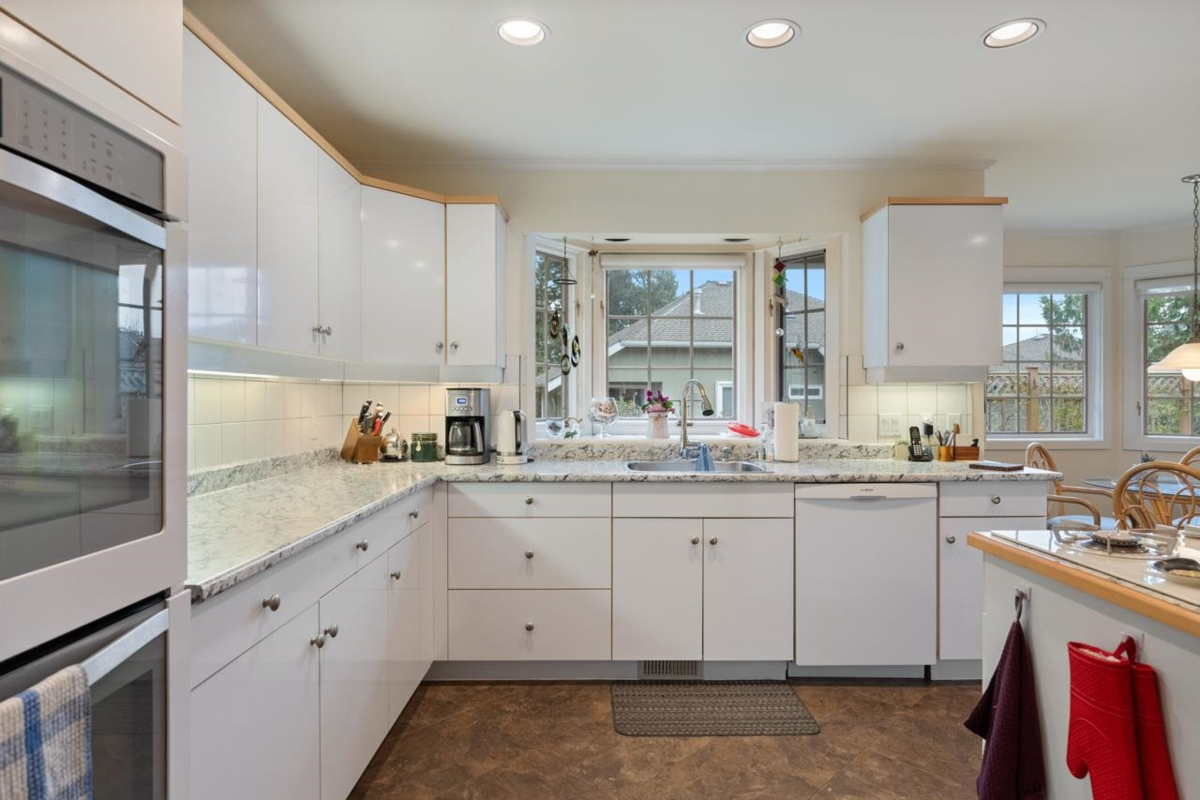 Powder Room Photo of 1711 126 Street, Surrey, BC