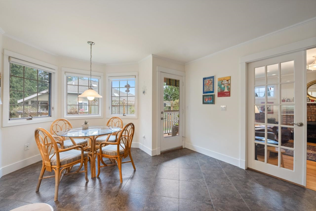 Primary Bathroom Photo of 1711 126 Street, Surrey, BC