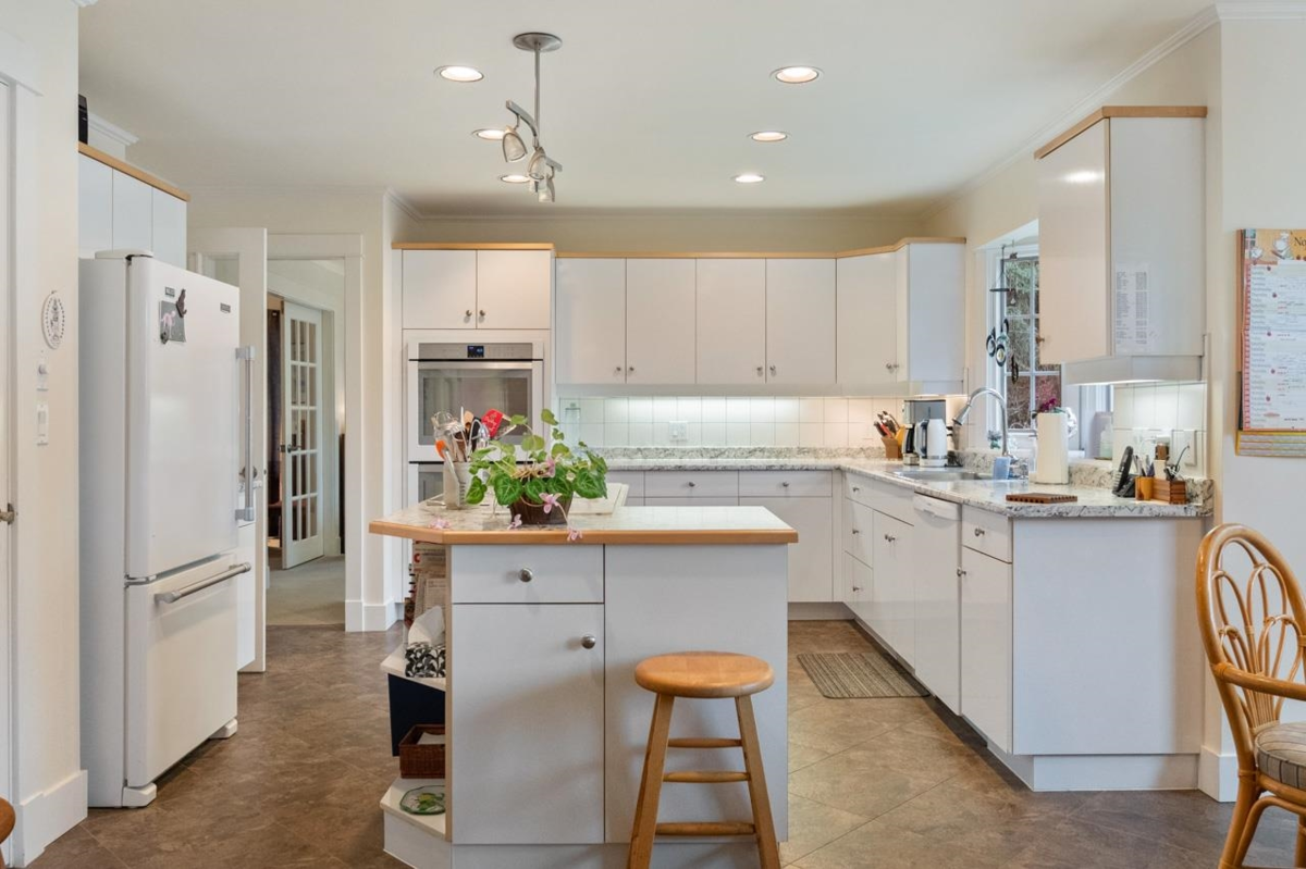 Staircase Photo of 1711 126 Street, Surrey, BC