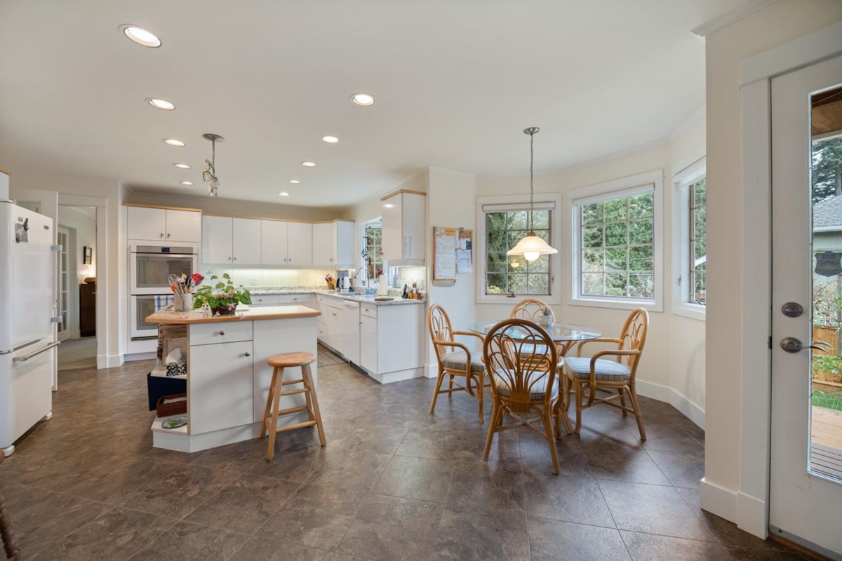 Walk-In Closet Photo of 1711 126 Street, Surrey, BC