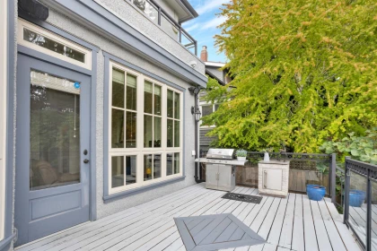 Front Yard Photo of 4038 W 33rd Avenue, Vancouver, BC