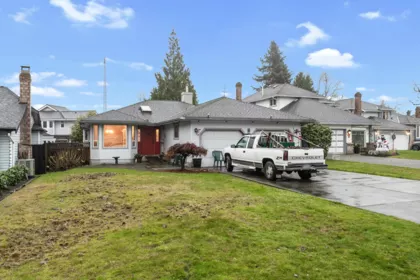 8728 213 Street, Langley, BC, Walnut Grove — 3 bed single family residence for sale