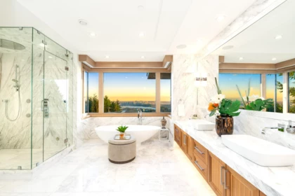 Entry Foyer Photo of 1036 Eyremount Drive, West Vancouver, BC