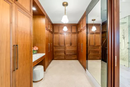 Mudroom Photo of 1036 Eyremount Drive, West Vancouver, BC