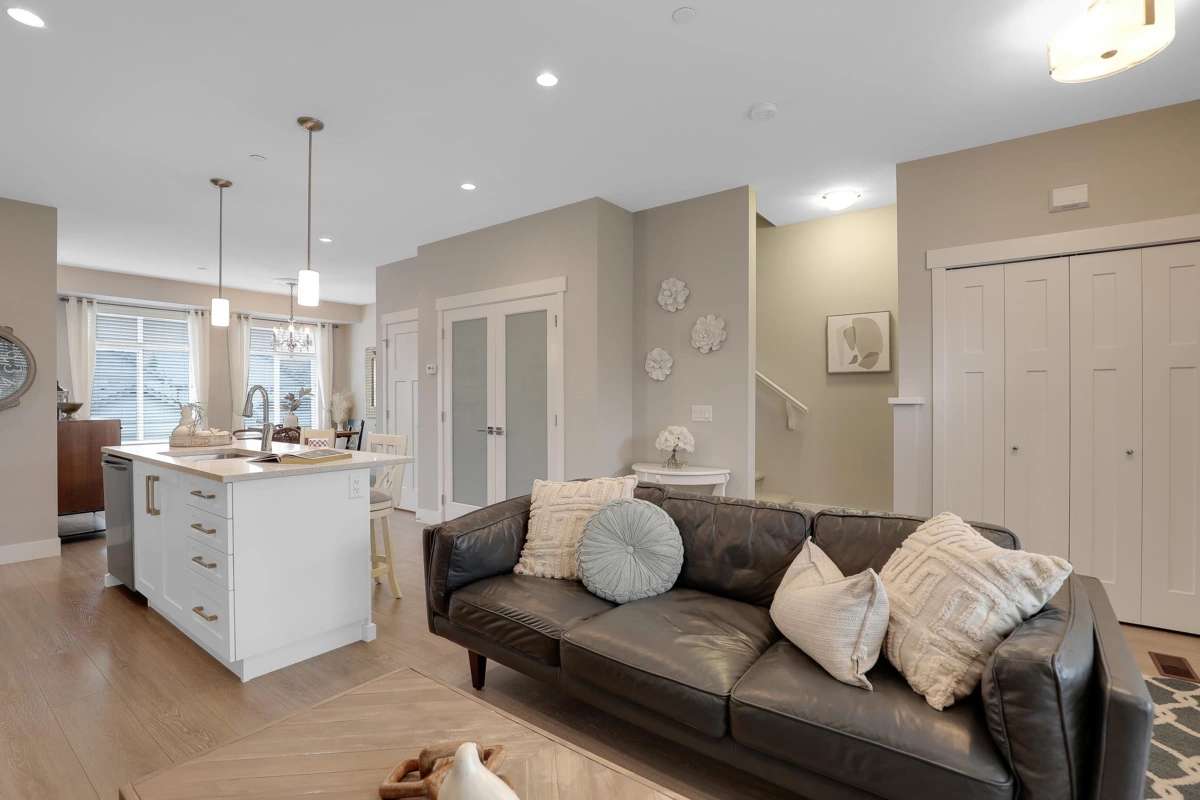 Kitchen Island Photo of 20377 82 Avenue, Langley, BC