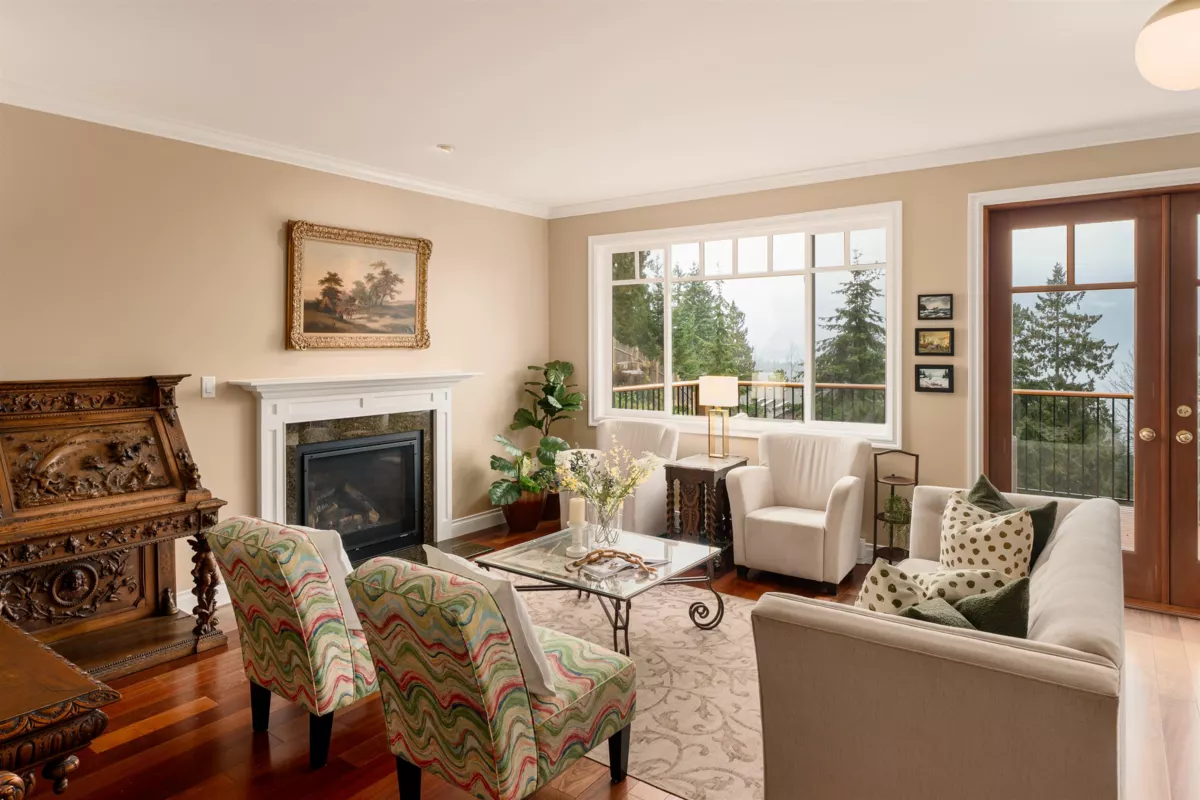 Living Room Photo of 947 Village Drive, Bowen Island, BC