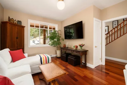 Breakfast Nook Photo of 947 Village Drive, Bowen Island, BC