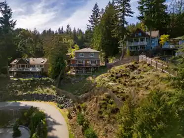 Garden / Landscaping Photo of 947 Village Drive, Bowen Island, BC