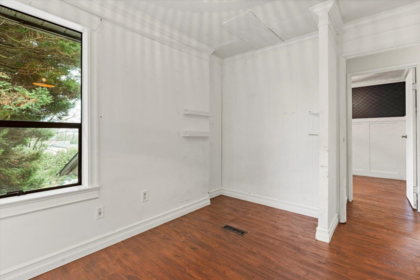 Entry Foyer Photo of 32617 Badger Avenue, Mission, BC