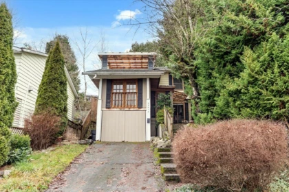 32617 Badger Avenue, Mission, BC, Gibsons — 4 bed half duplex for sale