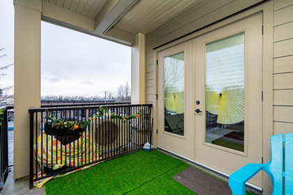 Front Yard Photo of 301 2493 Montrose Avenue, Abbotsford, BC