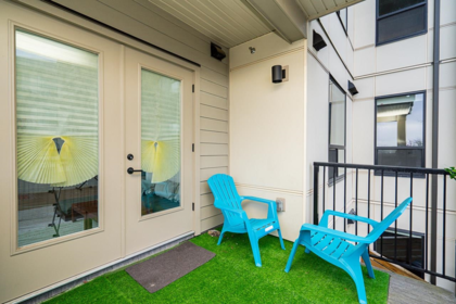 Garden / Landscaping Photo of 301 2493 Montrose Avenue, Abbotsford, BC