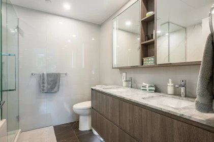 Hallway Photo of 315 15165 Thrift Avenue, White Rock, BC