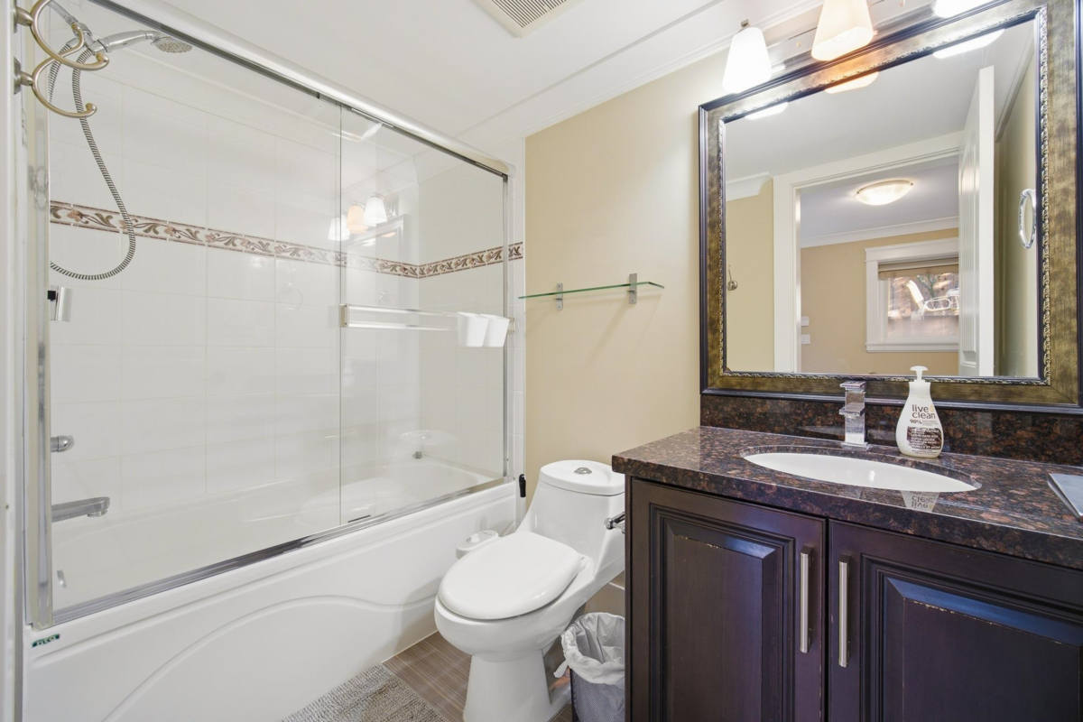 Hot Tub / Spa Photo of 3741 Dundonald Avenue, Burnaby, BC