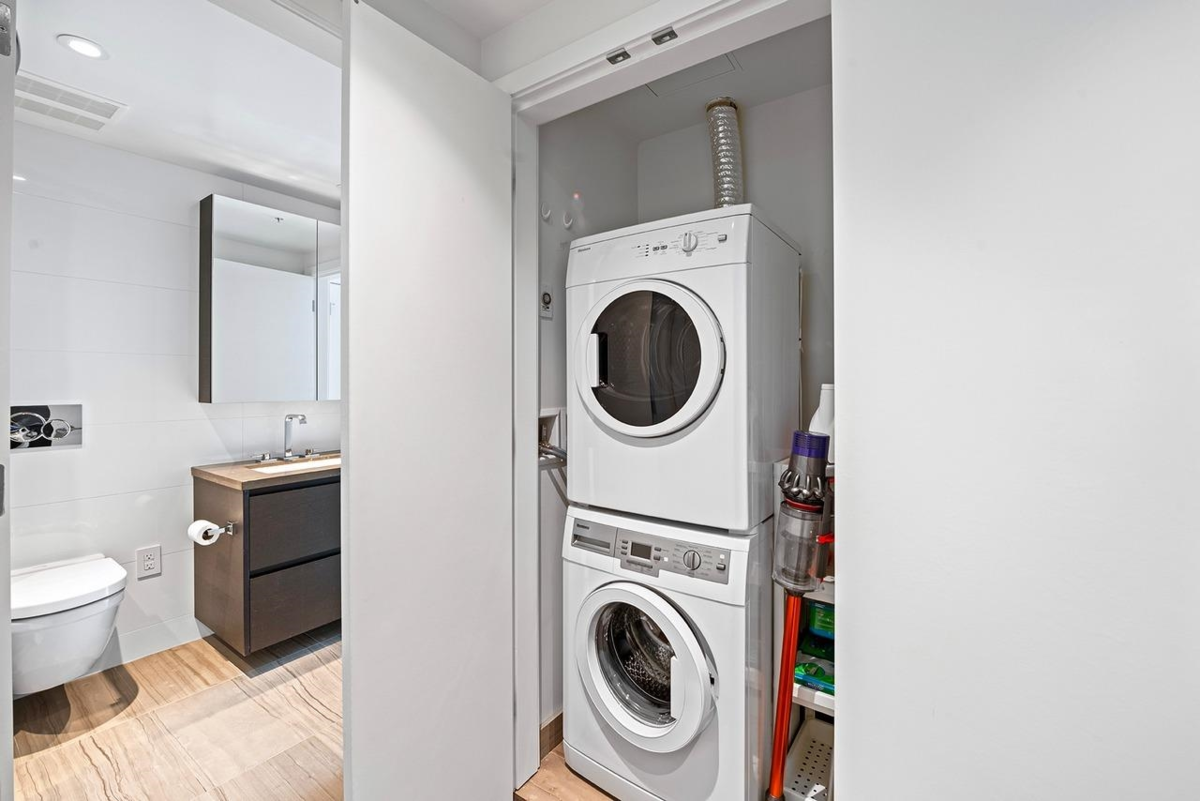 Backyard Photo of 602 1561 W 57th Avenue, Vancouver, BC