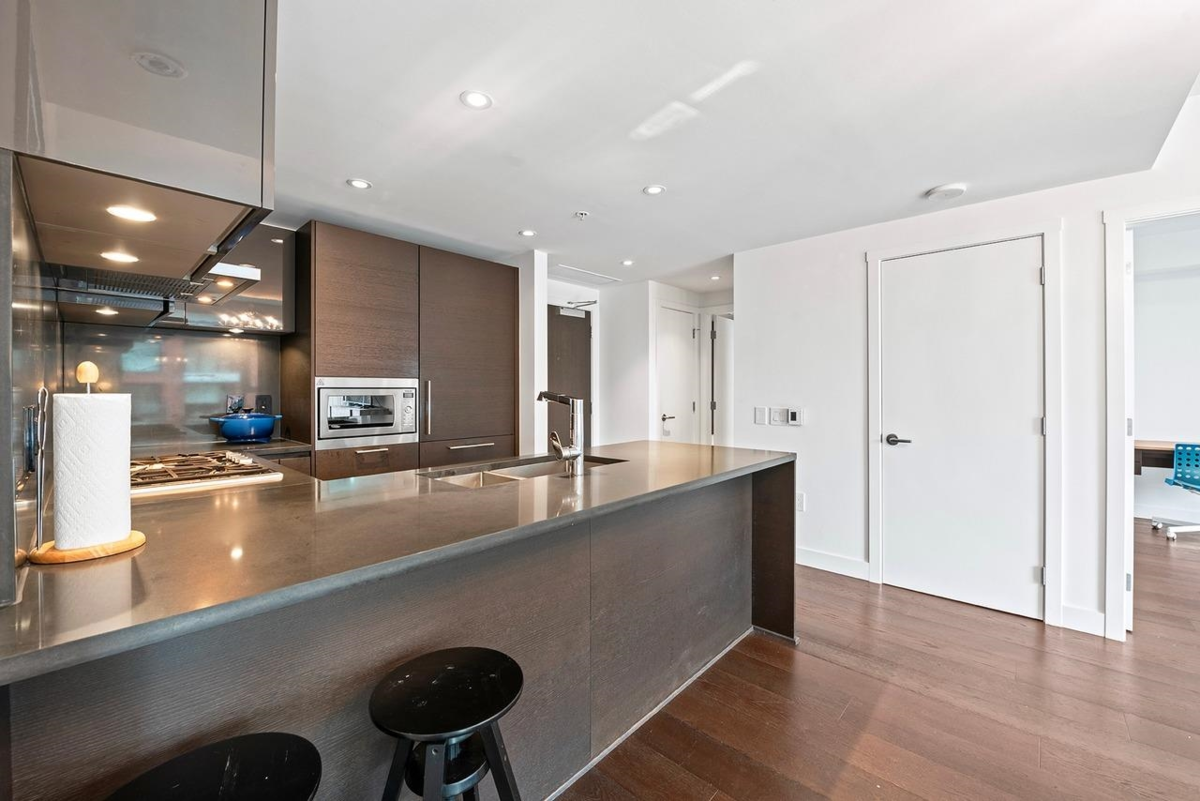 Entry Foyer Photo of 602 1561 W 57th Avenue, Vancouver, BC