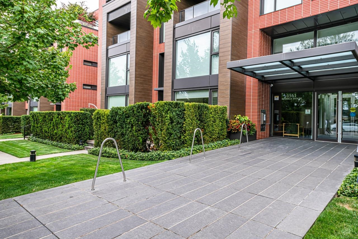 Family Room Photo of 602 1561 W 57th Avenue, Vancouver, BC