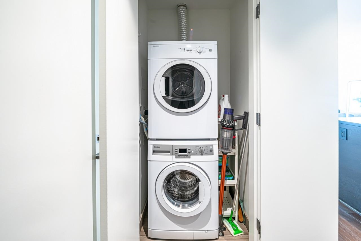 Front Yard Photo of 602 1561 W 57th Avenue, Vancouver, BC