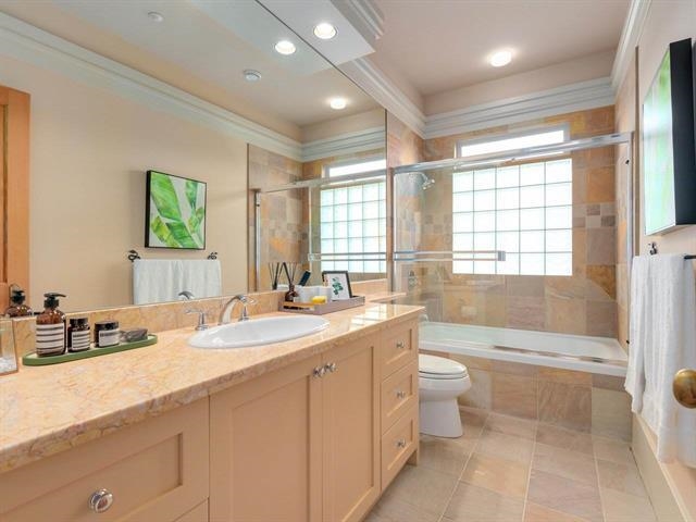 Hallway Photo of 4035 W 27th Avenue, Vancouver, BC