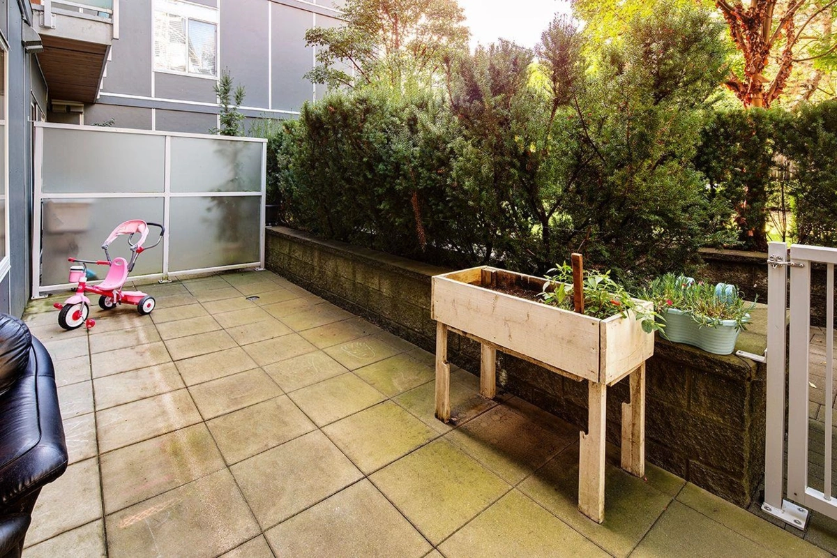 Entry Foyer Photo of 106 7377 14th Avenue, Burnaby, BC
