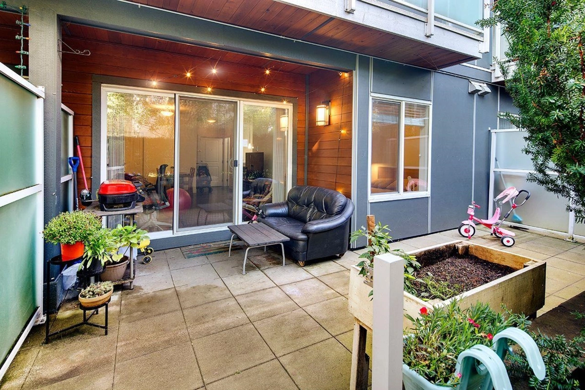 Hallway Photo of 106 7377 14th Avenue, Burnaby, BC