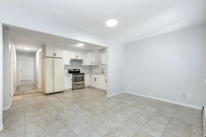 Hallway Photo of 5639 148 Street, Surrey, BC