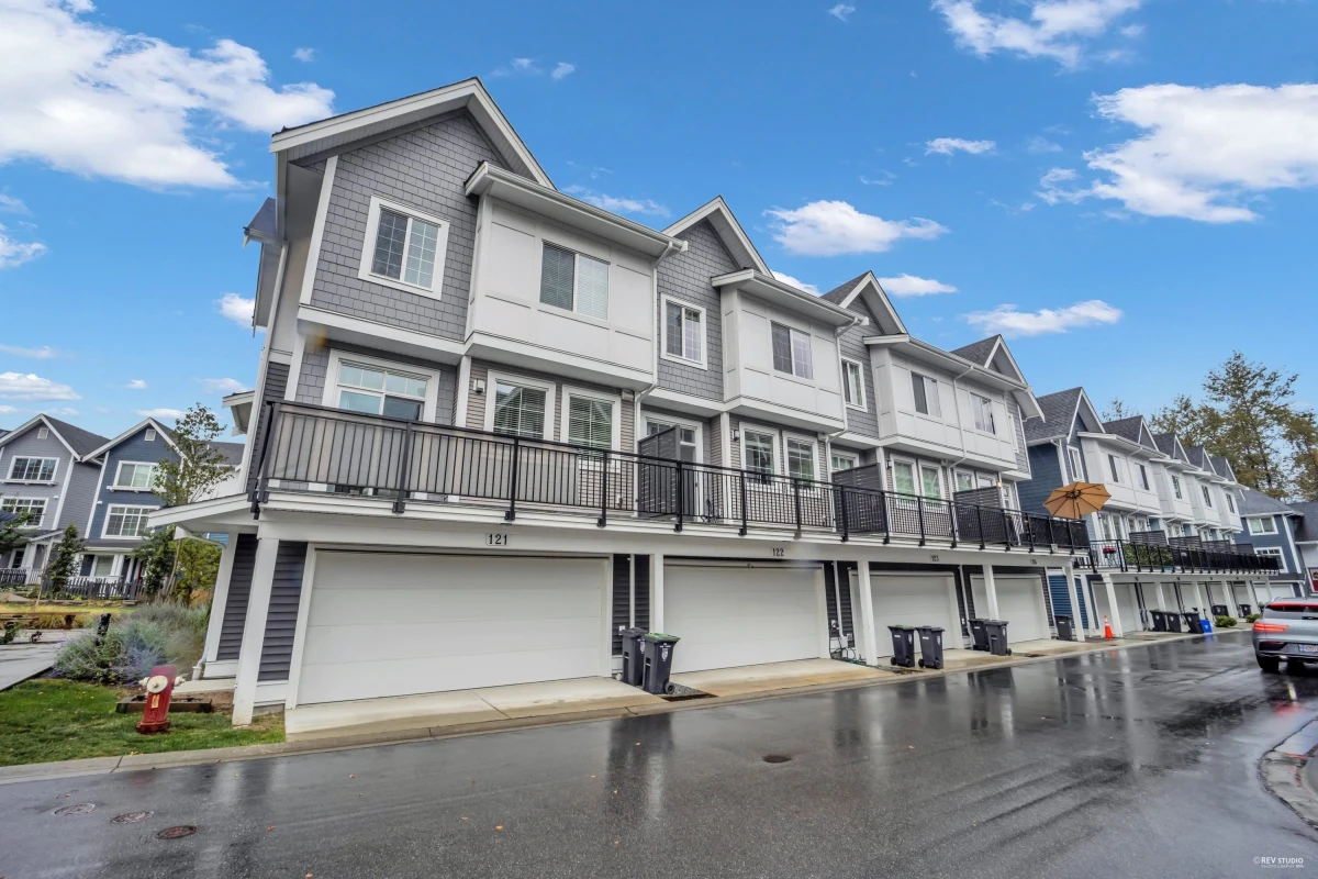 Exterior Front Photo of 122 20180 84 Avenue, Langley, BC