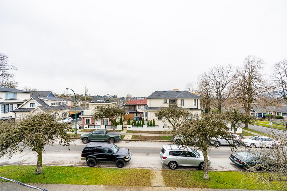 Entry Foyer Photo of 2604 E 19th Avenue, Vancouver, BC