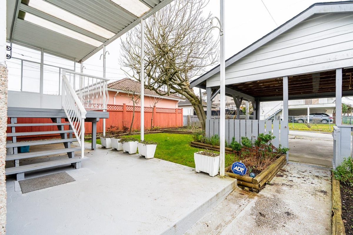 Front Yard Photo of 2604 E 19th Avenue, Vancouver, BC