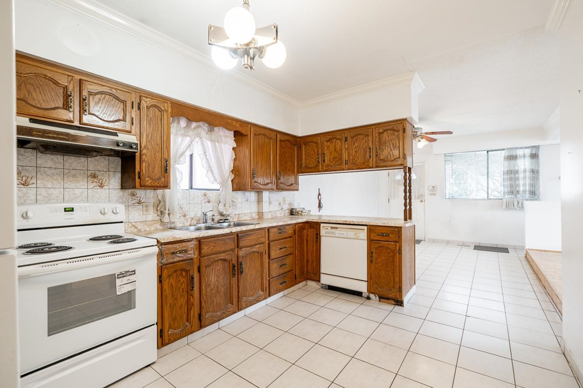 Kitchen Island Photo of 2604 E 19th Avenue, Vancouver, BC
